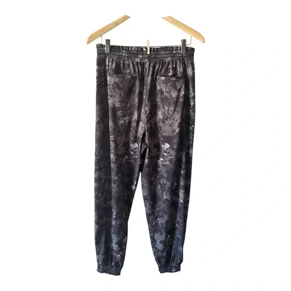 Athleta Savannah Jogger Pants Black Floral Camo Size 10 Tall Athlesiure - Picture 6 of 13